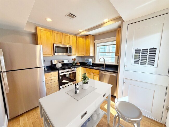 Building Photo - 37 Fenton St