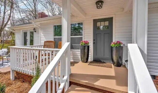 Building Photo - "Charming 3-Bed, 2-Bath Retreat with 1700 Sq. Ft. of Comfort in Simpsonville, SC!"