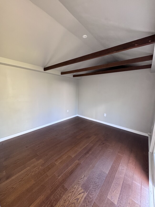 Building Photo - 1136 Hayes St