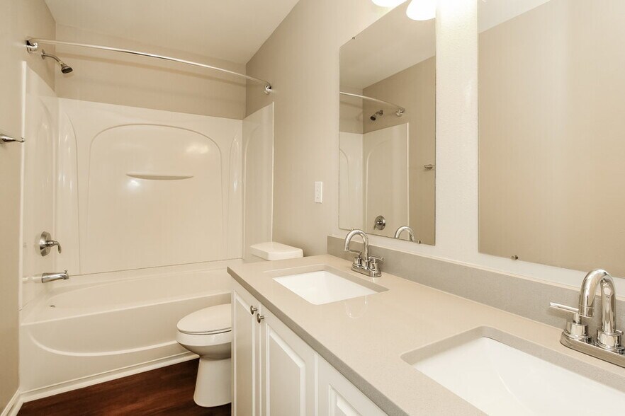 Building Photo - 8525 Emerald Fern Way