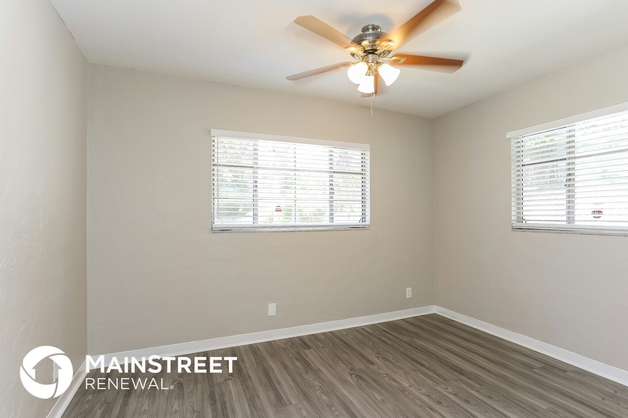 Building Photo - 2124 Almeria Way S