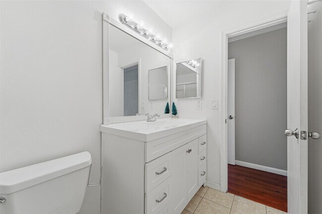 Building Photo - 2501 NW 99th Ave