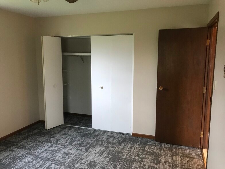 Building Photo - 910 11th Ave