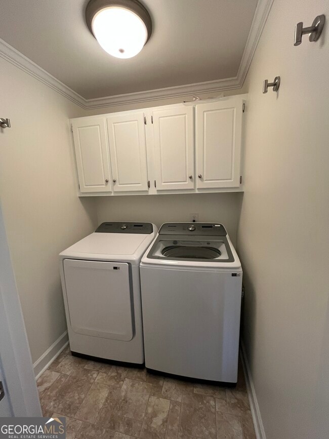 Building Photo - 65 E Main St