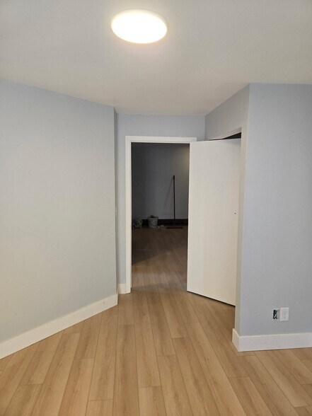 Building Photo - 407 N Broom St