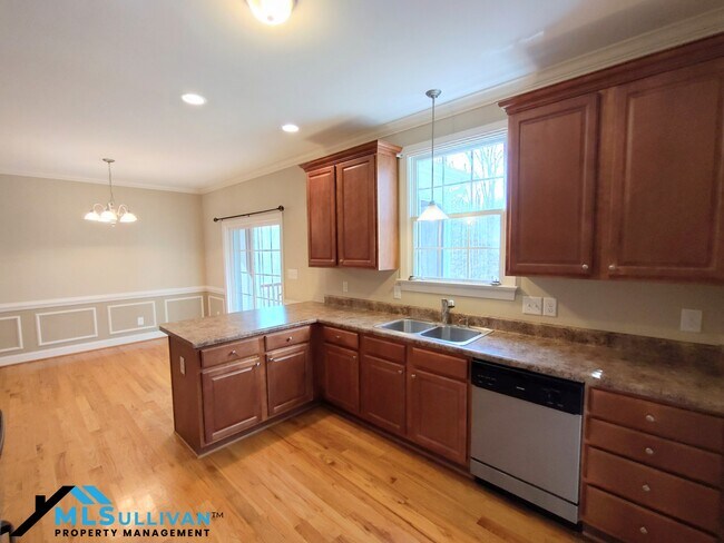 Building Photo - 279 Weaver Ridge Rd