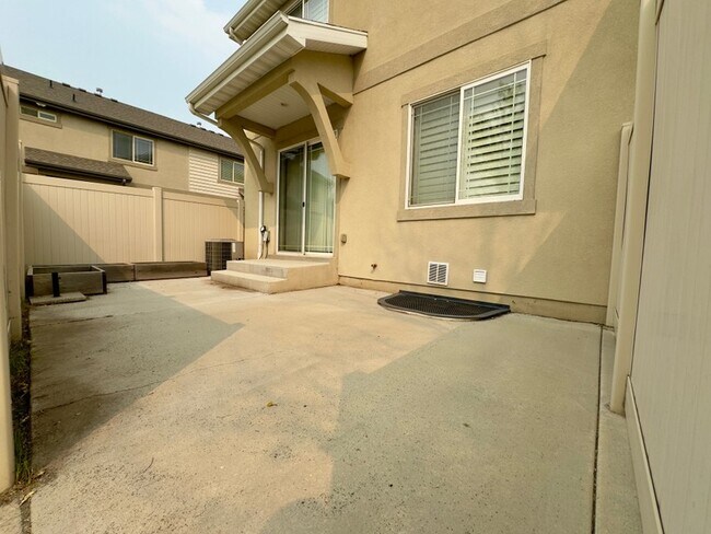 Building Photo - 634 E 60 S
