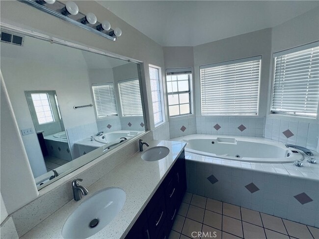 Building Photo - 5805 Encinita Ave