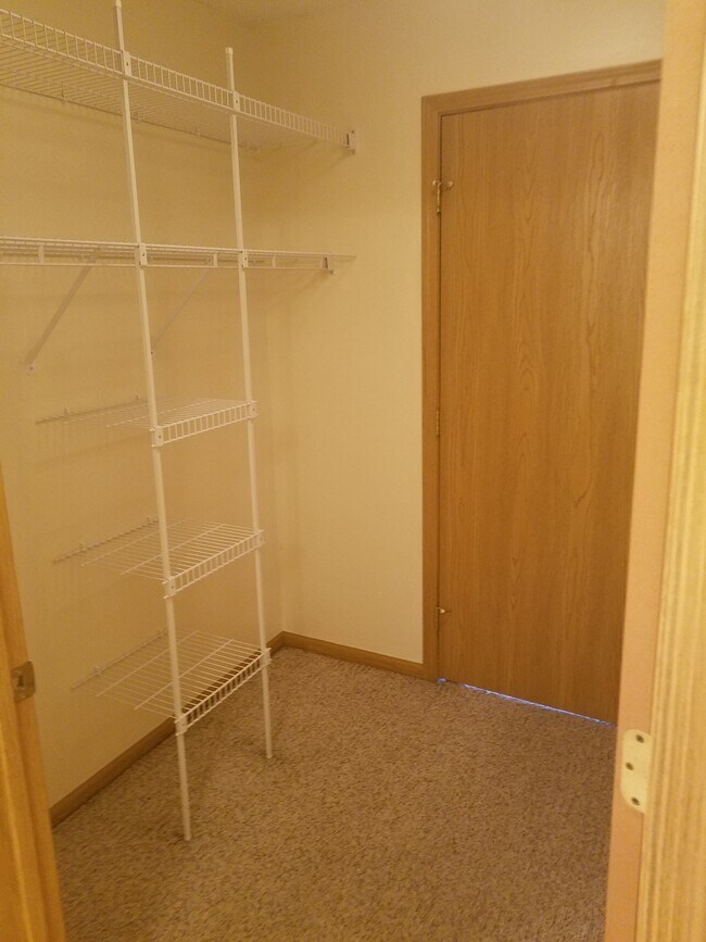 Building Photo - 233 Birch St N