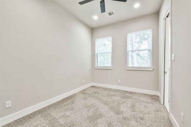Building Photo - 810 Mansfield St