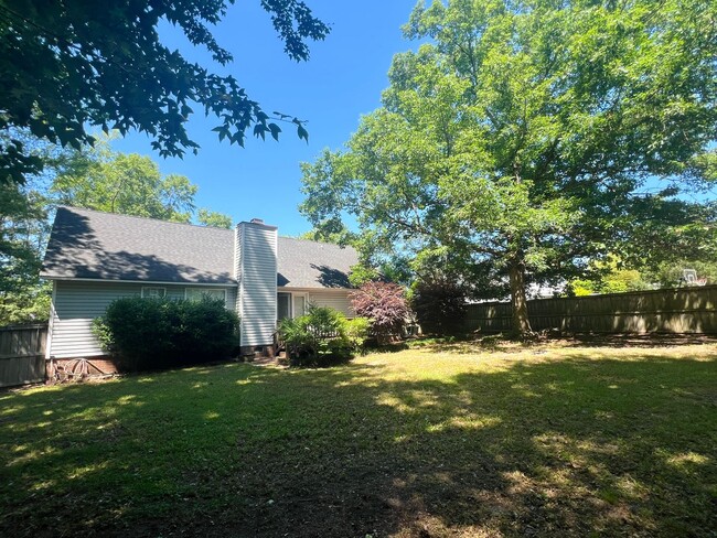 Building Photo - 4 Bed | 3 Bath Home with 1st-Floor Primary...