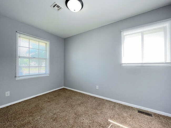 Building Photo - Charming 3 bedroom home in great location