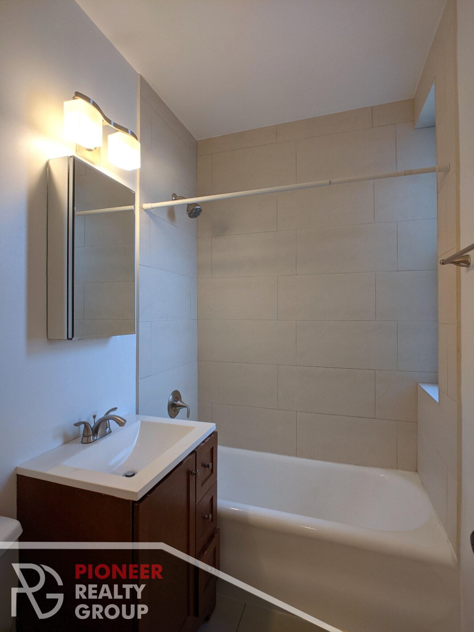 Building Photo - 4032 N Ashland Ave