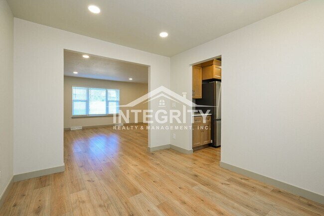 Building Photo - 6475 W Kingsley Ave