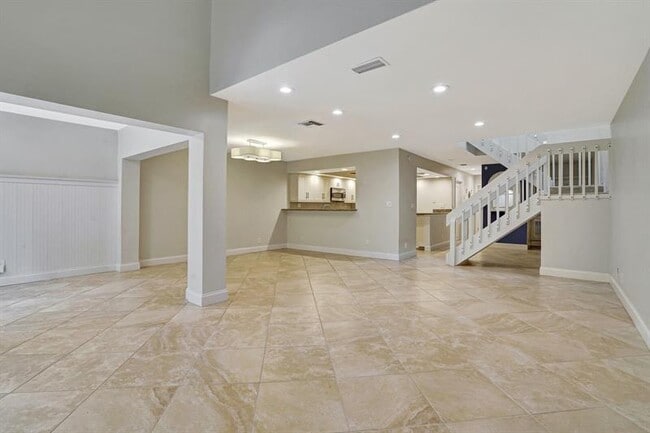Building Photo - 6012 Glendale Dr