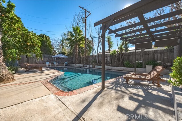 Building Photo - 20852 Kittridge St