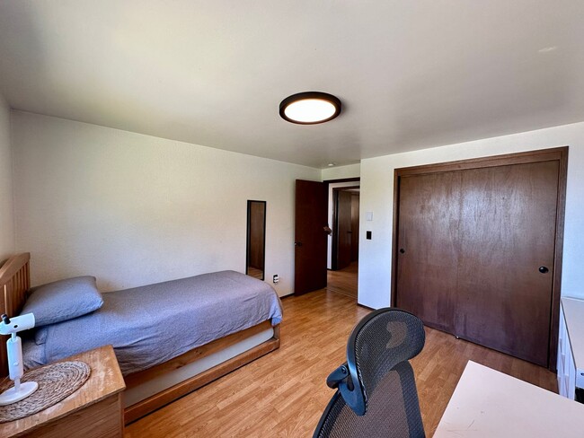 Building Photo - Rental with Views of Utsalady Bay and Mt B...