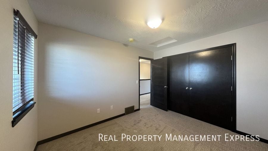 Building Photo - 9719 W Broek Dr