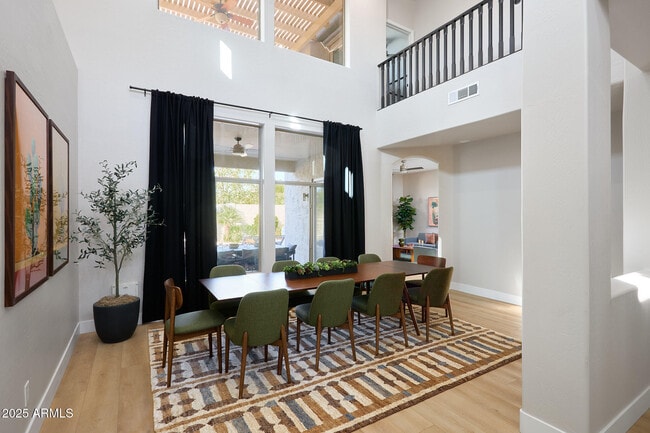 Building Photo - 3202 E Orange Dr