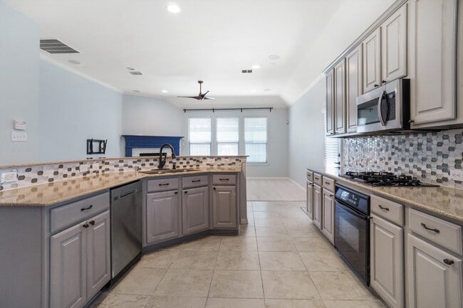 Building Photo - 5920 Pedernales Ridge