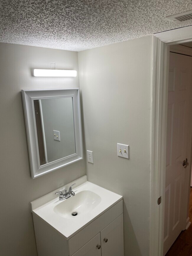 Building Photo - 1108 Beasley Rd