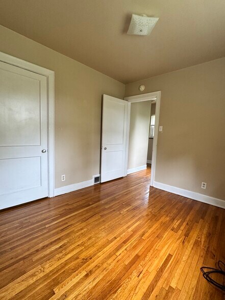 Building Photo - 1505 Ravinia Rd