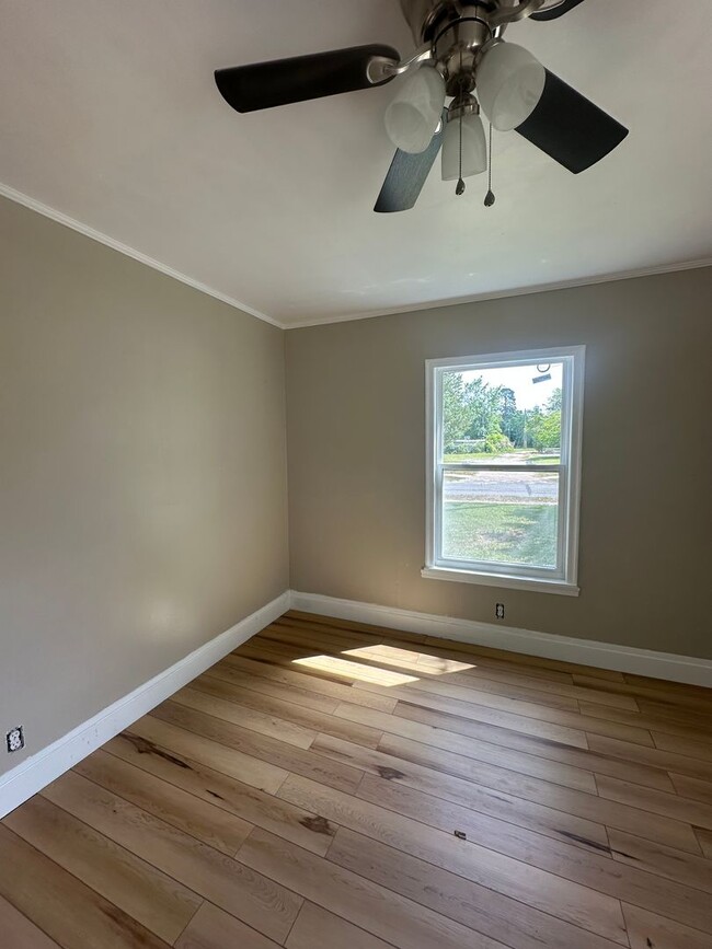 Building Photo - 2 Bed/1 Bath House UNDER RENOVATIONS