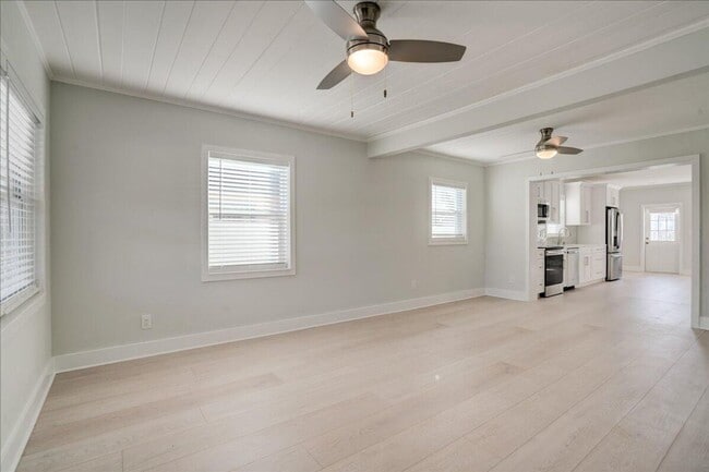 Building Photo - 320 NW 6th Ave