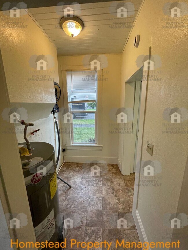 Building Photo - 321