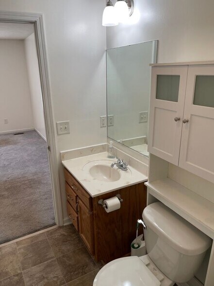 Building Photo - 1610 Robert Rd