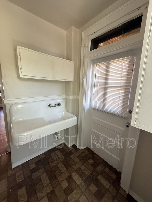 Building Photo - 3885 Meramec St