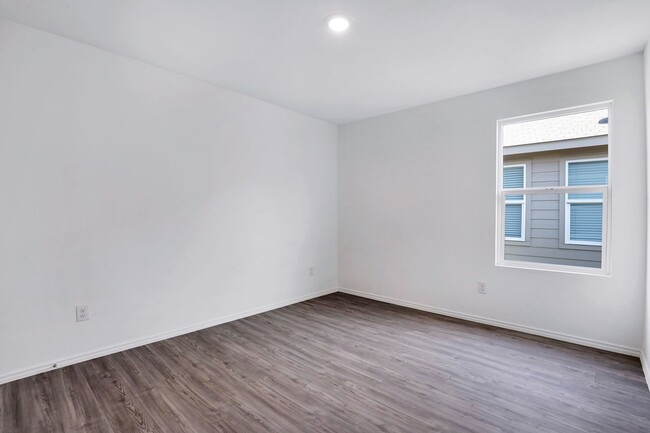Building Photo - ***APPLICATION CURRENTLY UNDER REVIEW***MO...