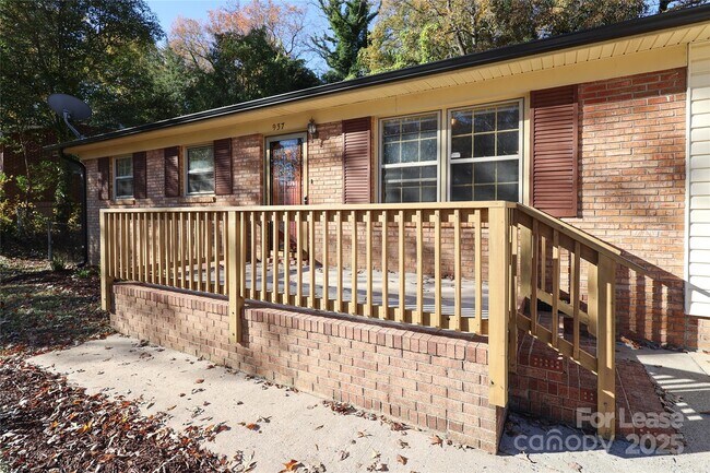 Building Photo - 937 Green Cir Dr