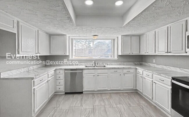 Building Photo - 4034 Cypressdale Dr