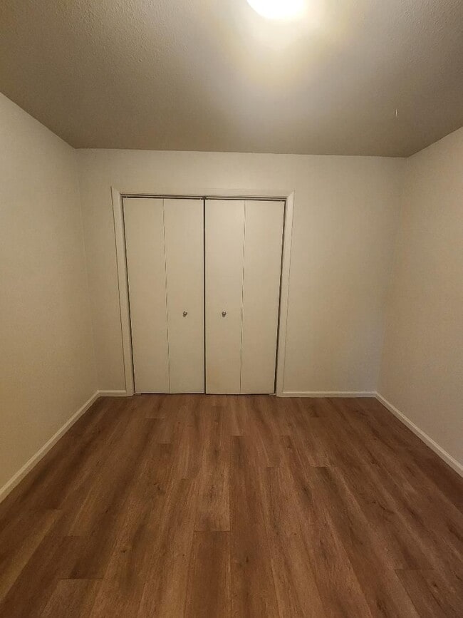 Building Photo - 2 bedroom 1 bath home