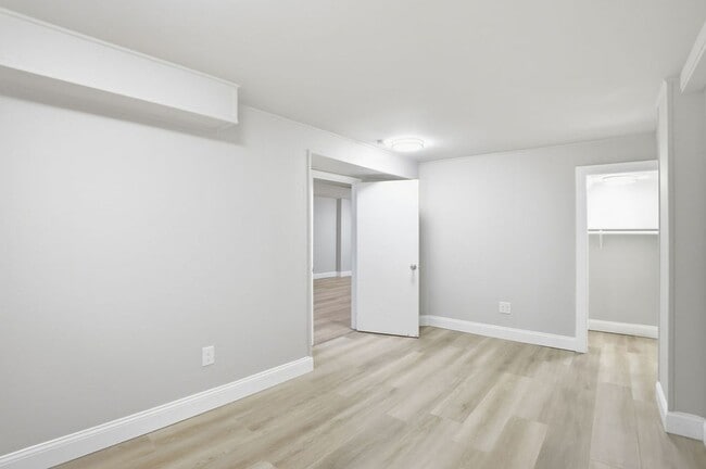 Building Photo - Spacious 3-Bed Home with Finished Basement and Extra Room