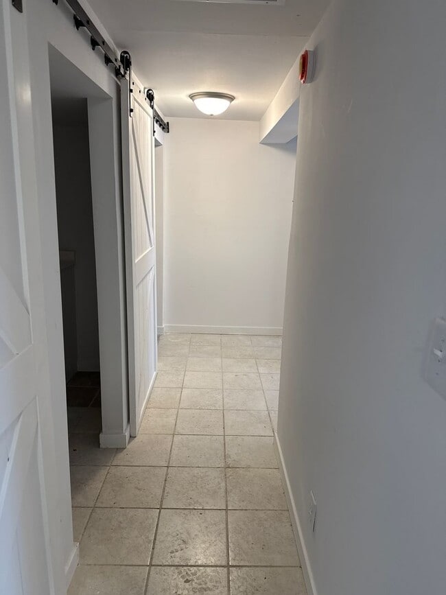 Building Photo - 328 W Mason St