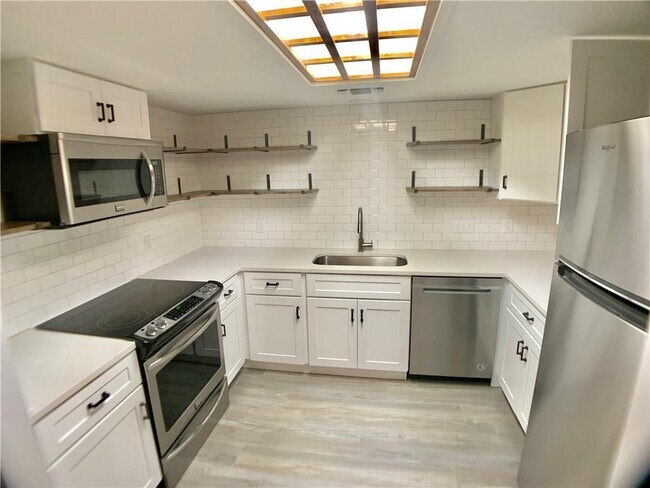 Building Photo - 1135 Barton Hills Dr