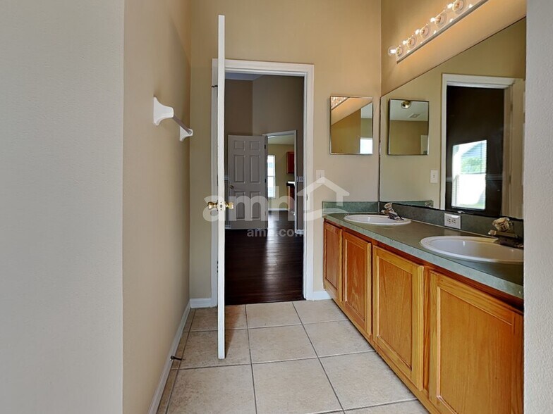 Building Photo - 10942 Brown Trout Cir