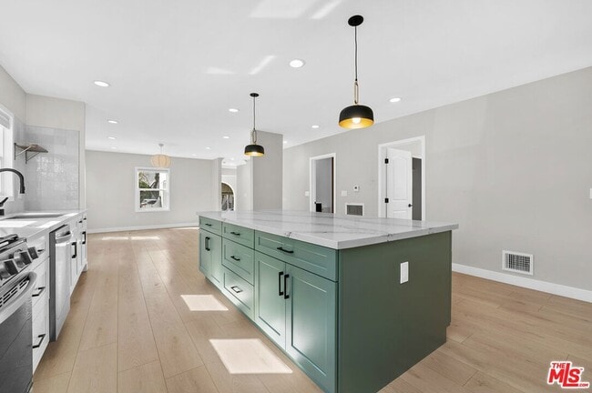 Building Photo - 2214 Benecia Ave