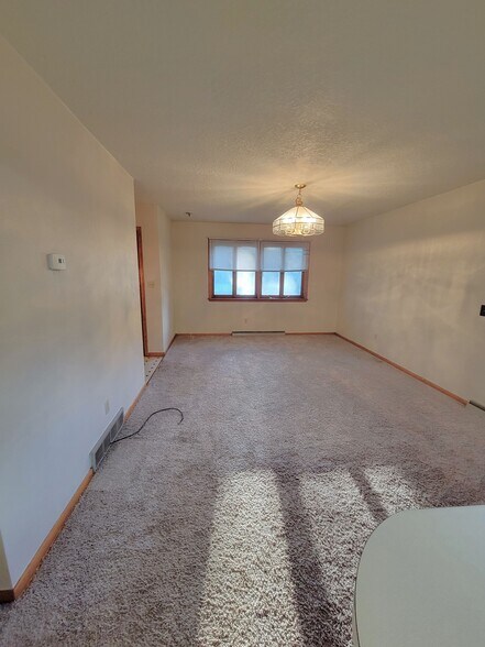 Building Photo - 516 N 8th St