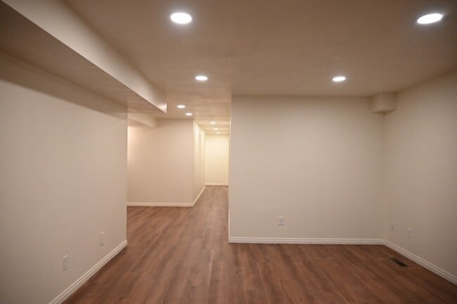 Building Photo - 1186 Beverly Way