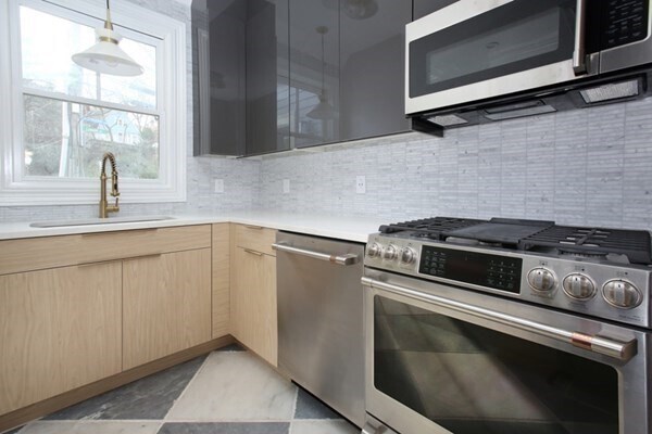 Building Photo - 15 Lanark Rd