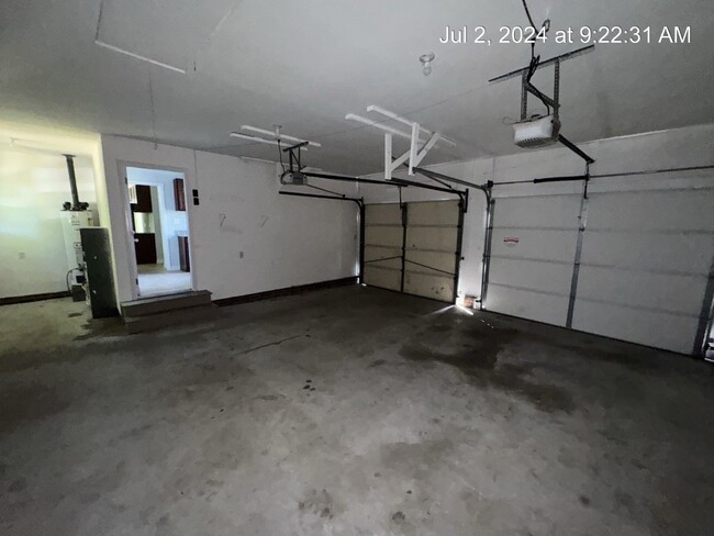 Building Photo - 6080 Lakeway Drive