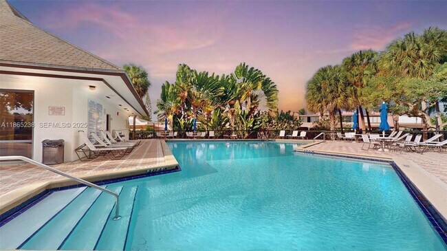 Building Photo - 13953 Kendale Lakes Cir