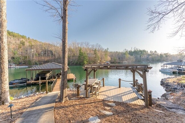 Building Photo - 105 Cedar Cove