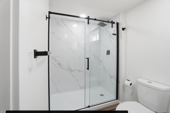 Building Photo - 630 Ewing Ave