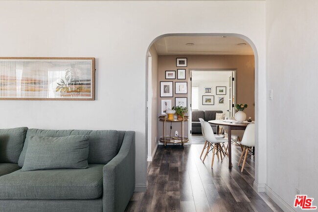 Building Photo - 1916 W 94th St