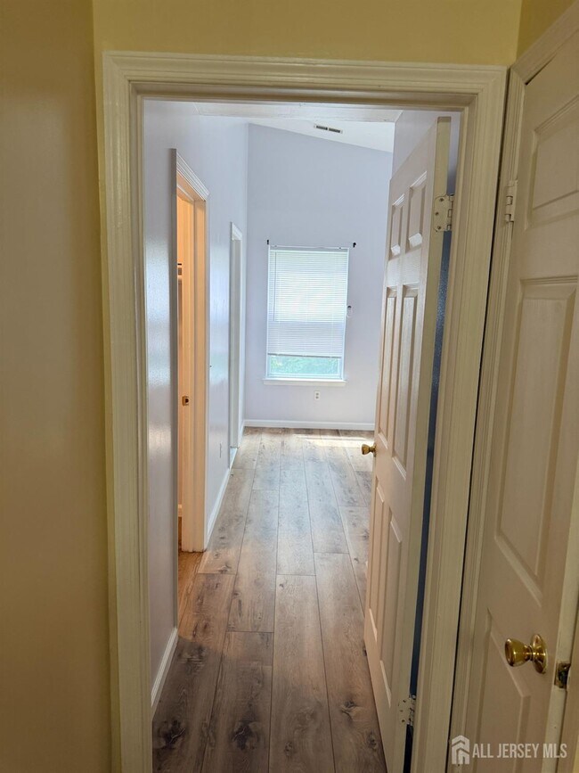 Building Photo - 343 Ventnor Ct