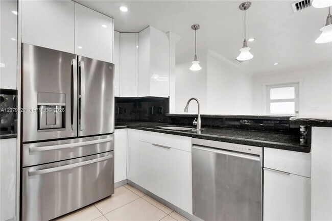 Building Photo - 3250 SW 72nd Ct